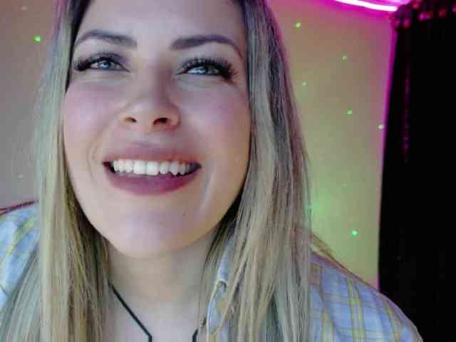 Alexa_lopez webcam