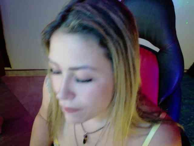Alexa_lopez webcam