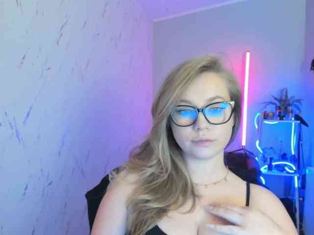 hollyBB webcam