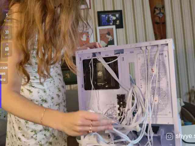 SarahShy webcam