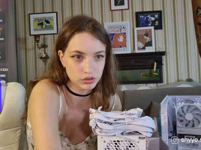 SarahShy webcam