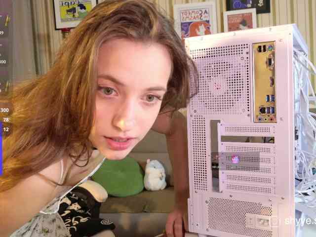 SarahShy webcam
