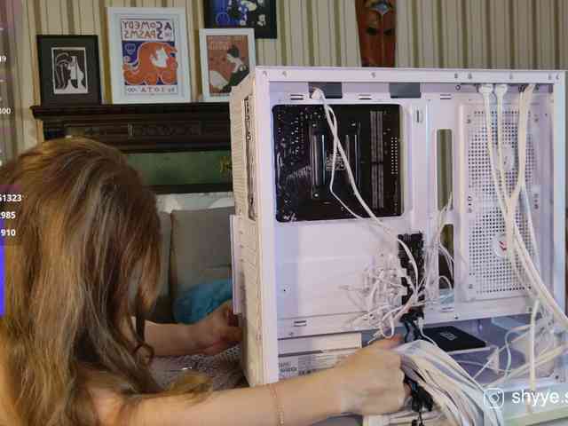 SarahShy webcam