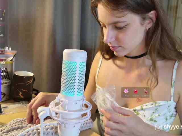 SarahShy webcam