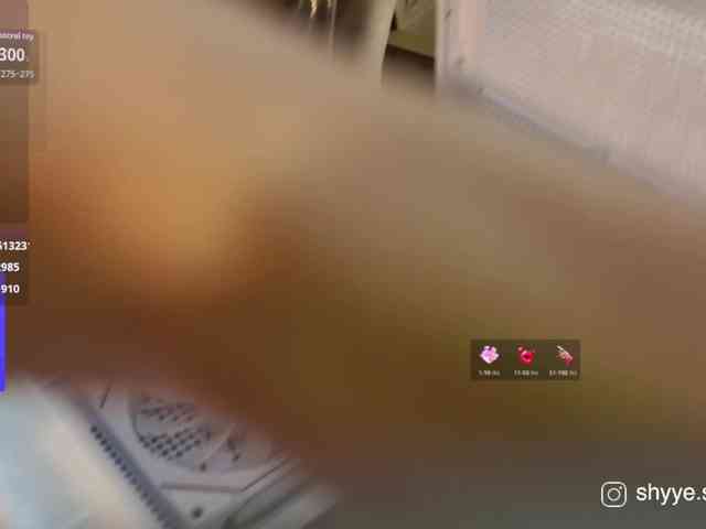 SarahShy webcam
