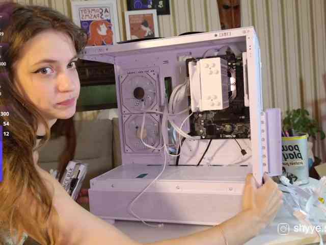 SarahShy webcam