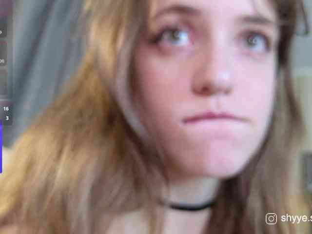 SarahShy webcam