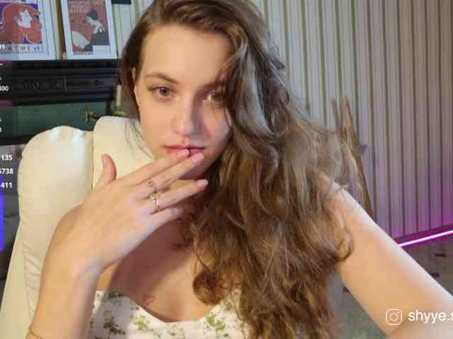 SarahShy webcam