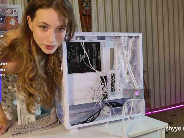 SarahShy webcam