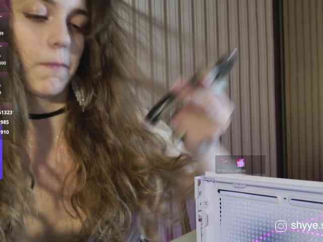 SarahShy webcam