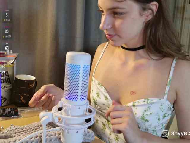 SarahShy webcam
