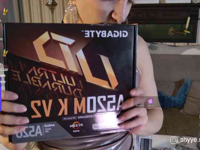 SarahShy webcam