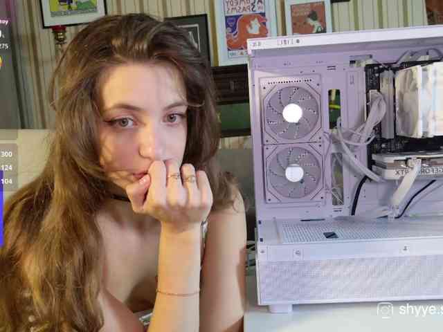 SarahShy webcam