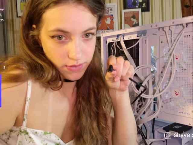 SarahShy webcam