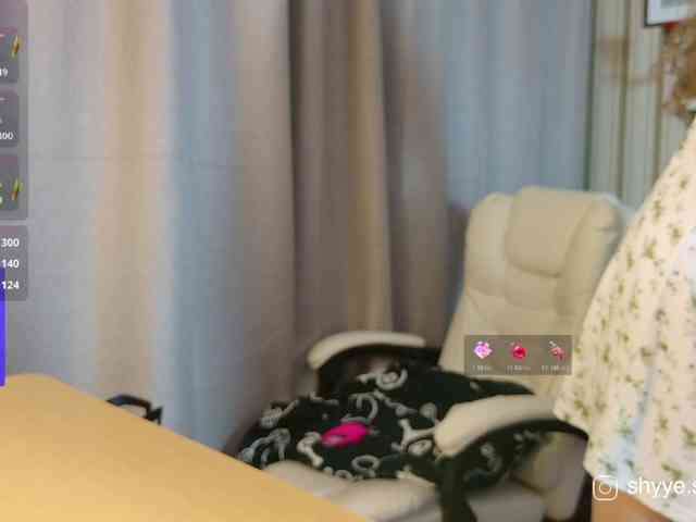 SarahShy webcam