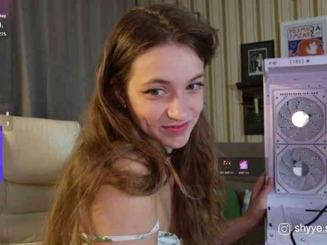SarahShy webcam