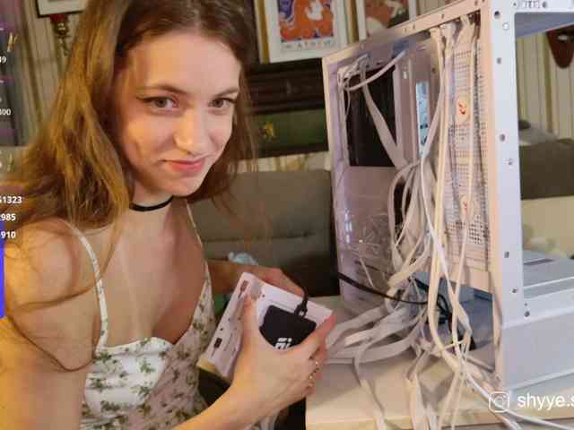 SarahShy webcam