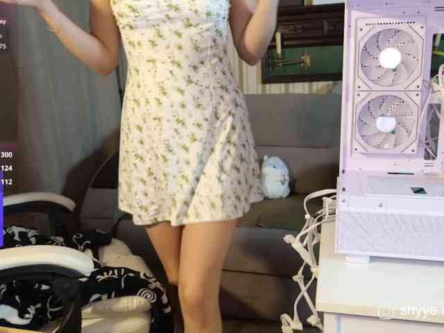 SarahShy webcam