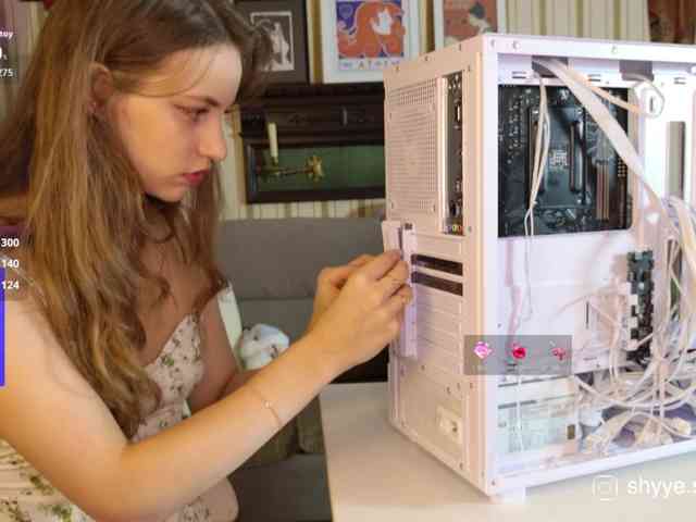 SarahShy webcam