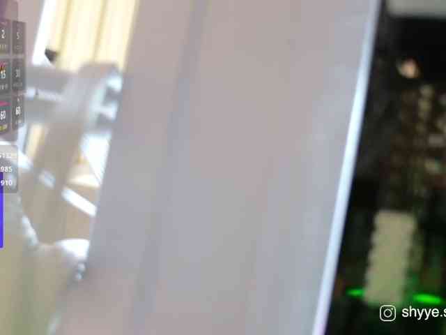 SarahShy webcam