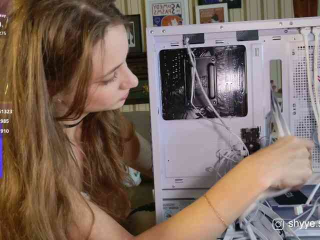 SarahShy webcam