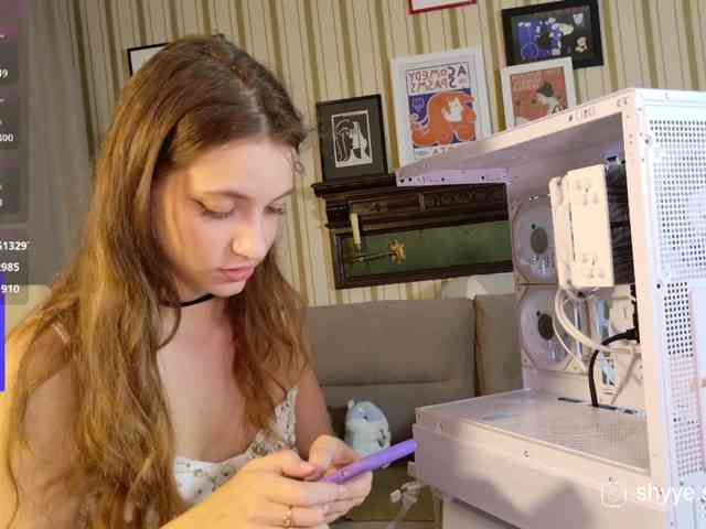 SarahShy webcam