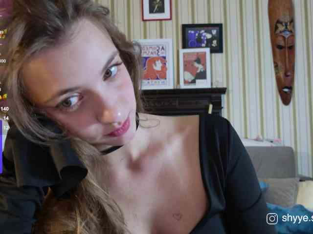 SarahShy webcam