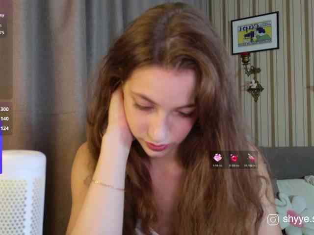 SarahShy webcam
