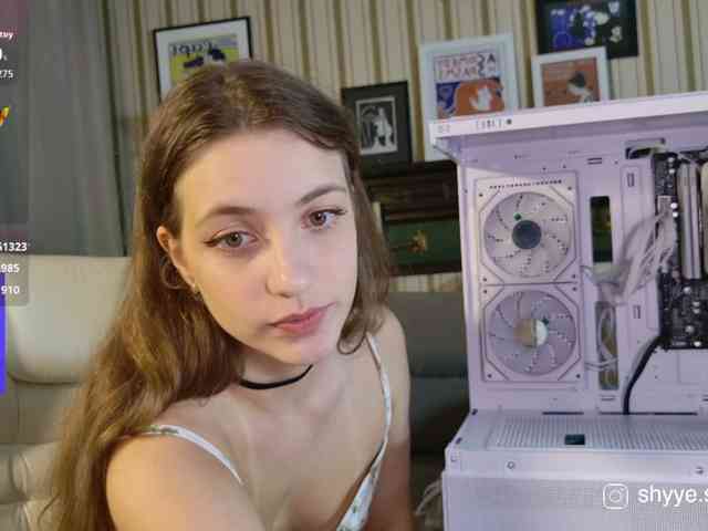 SarahShy webcam