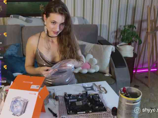 SarahShy webcam
