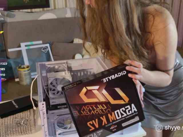 SarahShy webcam