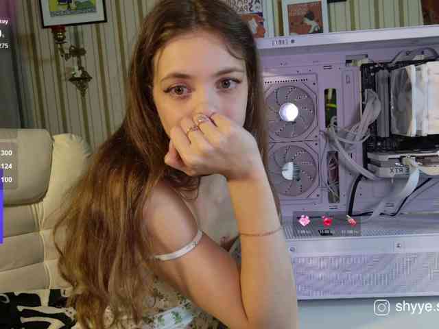 SarahShy webcam
