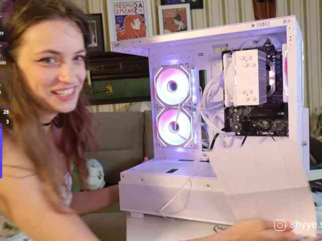 SarahShy webcam