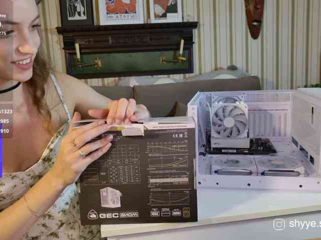 SarahShy webcam