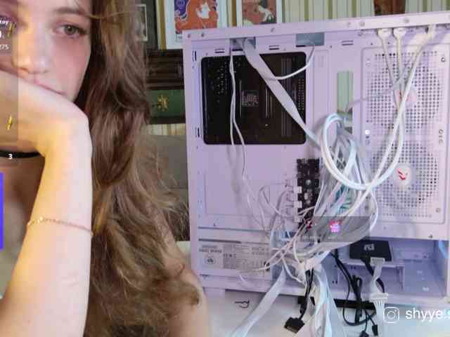 SarahShy webcam