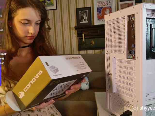 SarahShy webcam