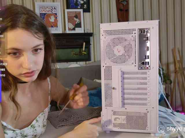 SarahShy webcam
