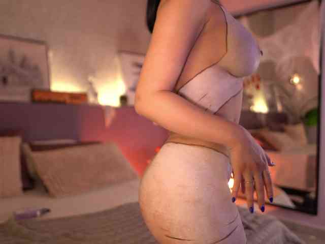 ElleDiane webcam