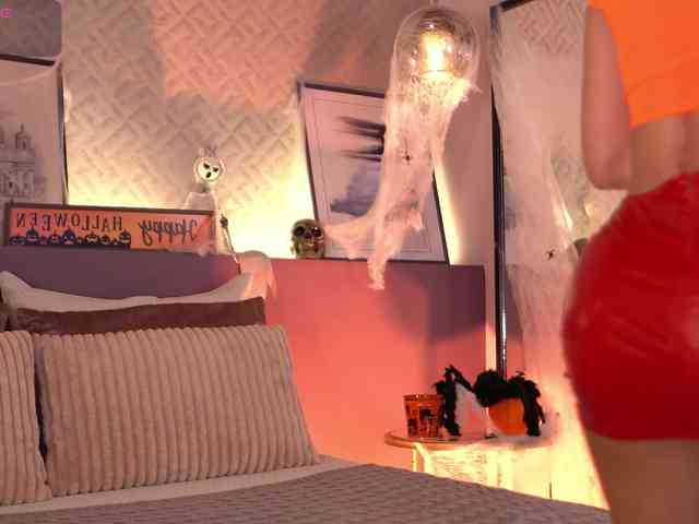 ElleDiane webcam