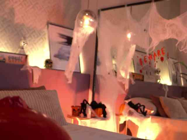 ElleDiane webcam