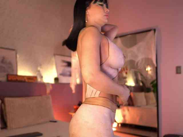 ElleDiane webcam
