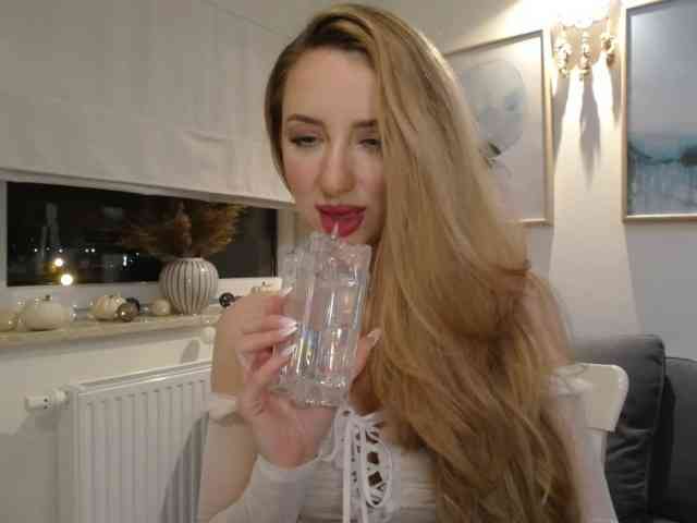 JulietteGlow webcam