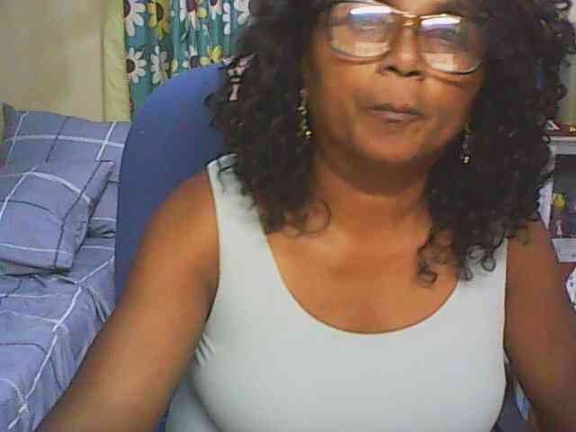 hotmomsexy webcam