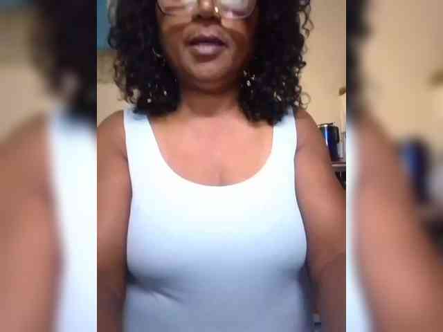 hotmomsexy webcam