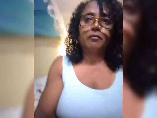 hotmomsexy webcam