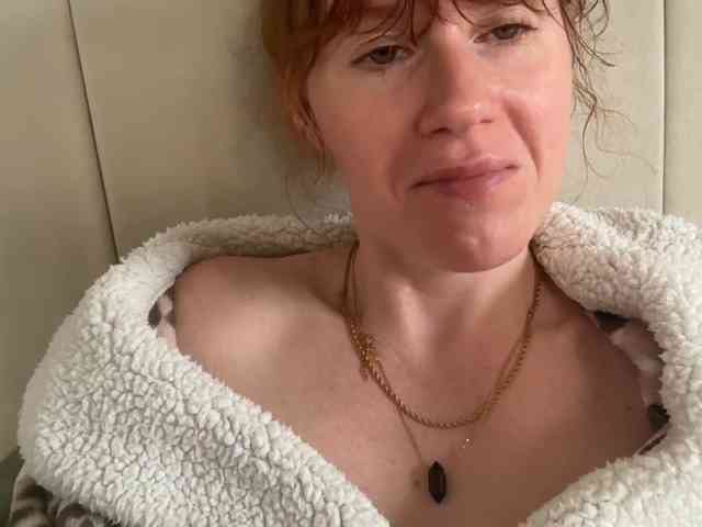 REDHEADROSIE webcam