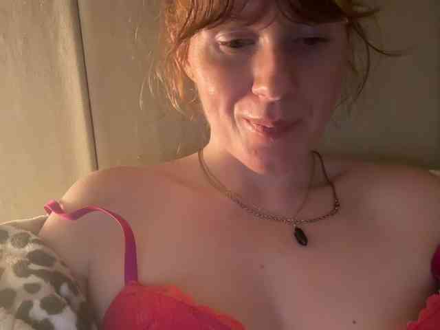 REDHEADROSIE webcam