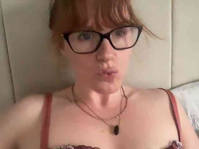 REDHEADROSIE webcam