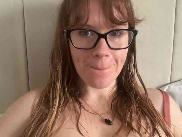 REDHEADROSIE webcam