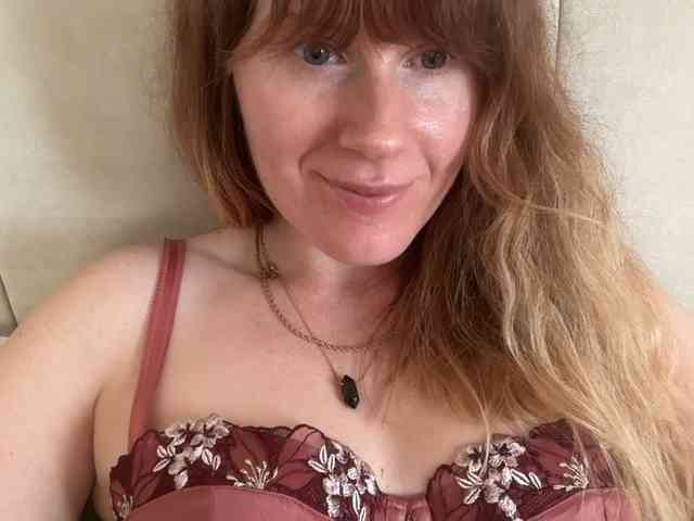 REDHEADROSIE webcam